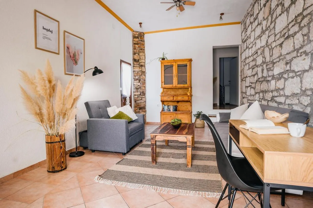Lavanda Apartments & Room Sveti Lovreč Pazenatički 0*,  Kroatien