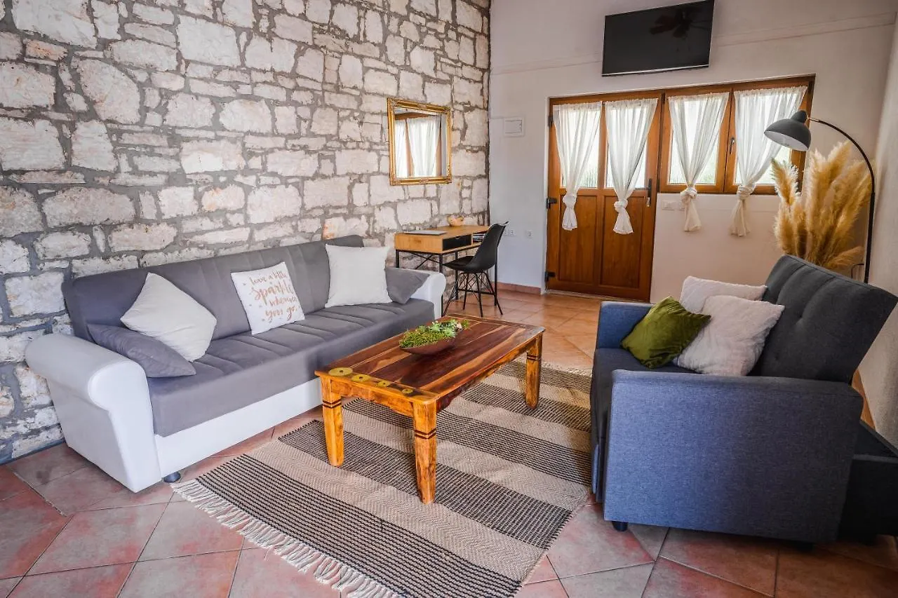 Lavanda Apartments & Room Sveti Lovreč Pazenatički 0*,