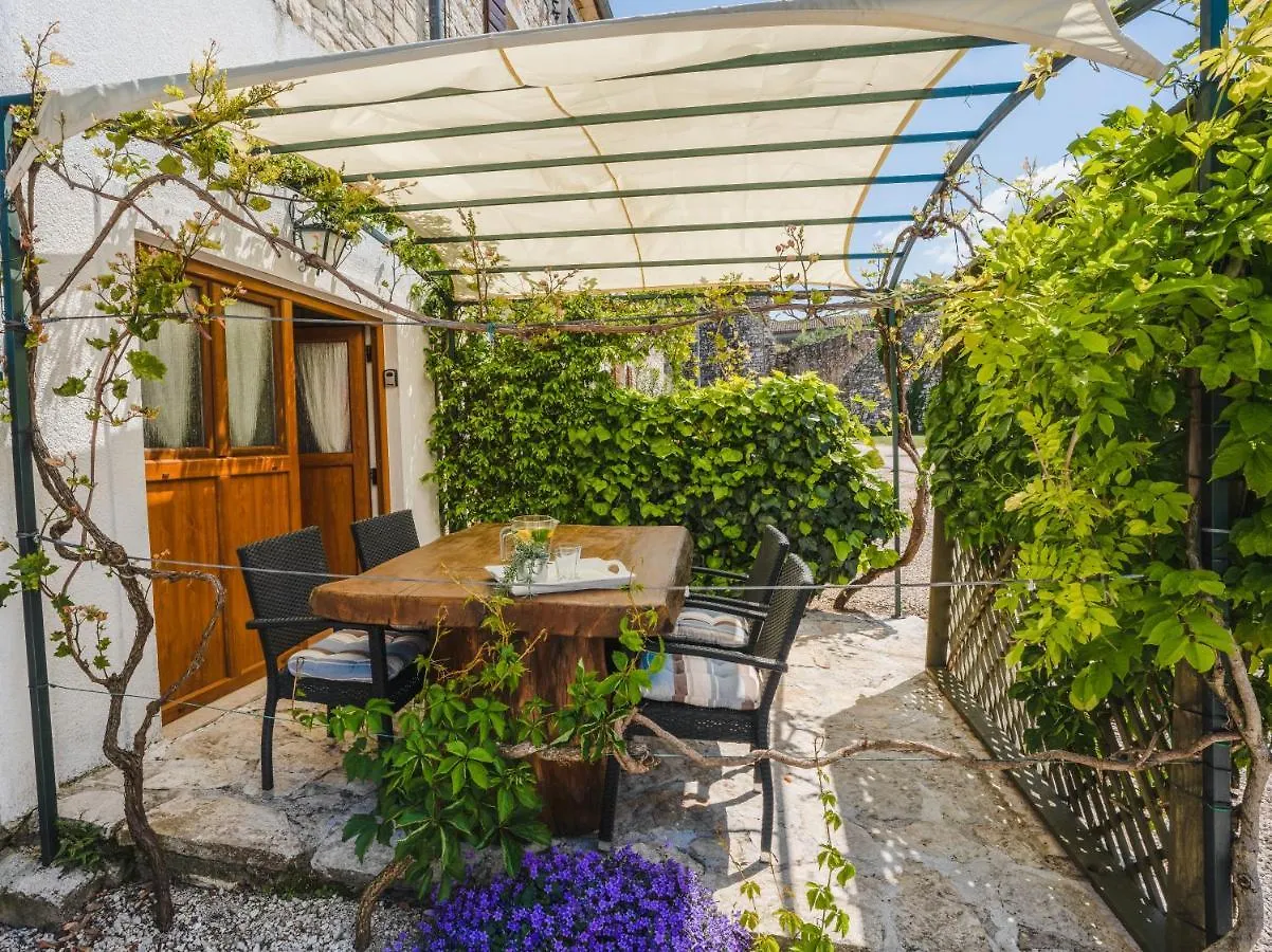 Lavanda Apartments & Room Sveti Lovreč Pazenatički 0*,  Kroatien